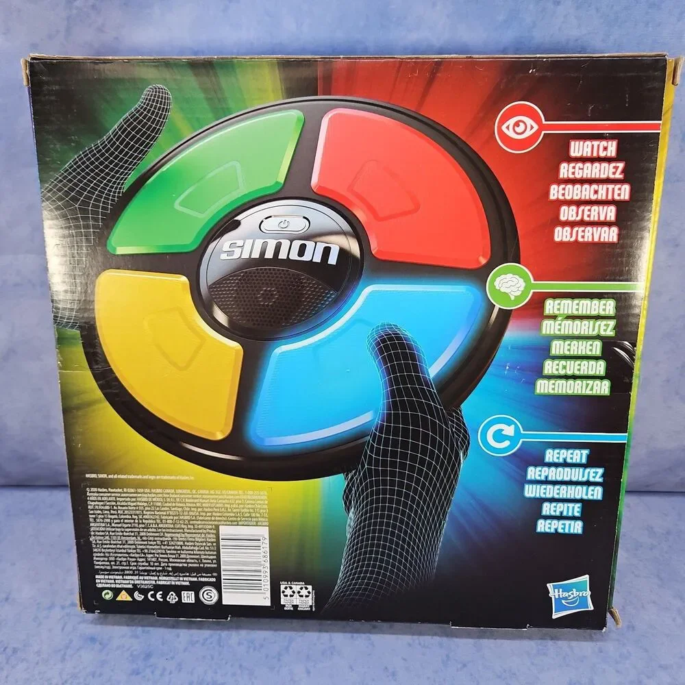 NEW Simon Electronic Memory Game Hasbro Sealed Classic Light & Sound Game NIOB